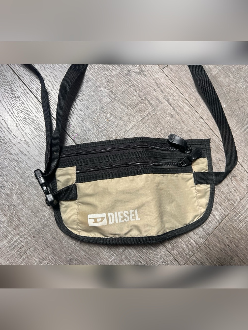 Vintage 90s Y2K Diesel nylon crossbody belt bag
UNISEX